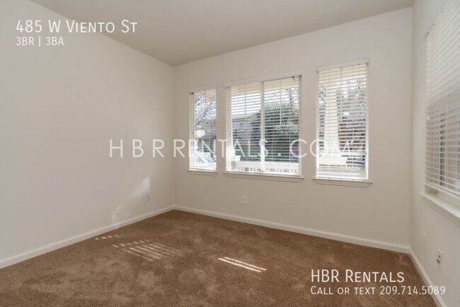 Building Photo - 485 W Viento St