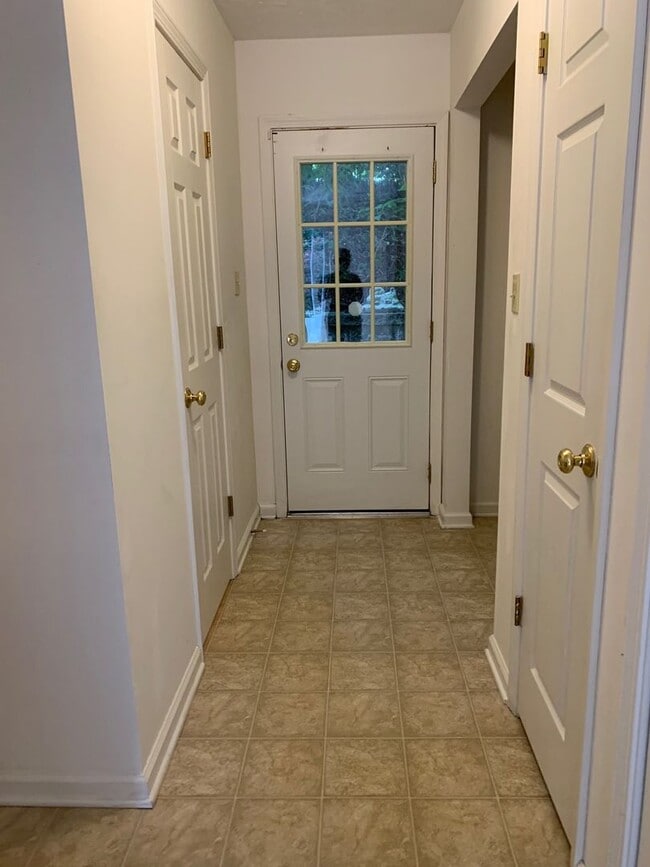 Building Photo - 2 Bedroom 2.5 Bath Townhouse