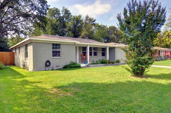 Building Photo - 5421 Fursman Ave