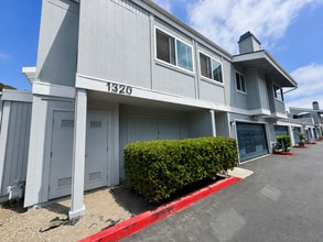 Building Photo - 2+1.5 Ralston Village Condo- Great Community Amenities!