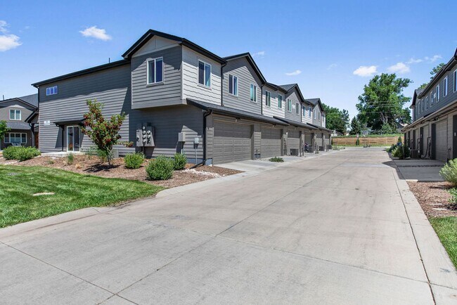 Building Photo - 3 bedroom 2.5 bath in Mosaic