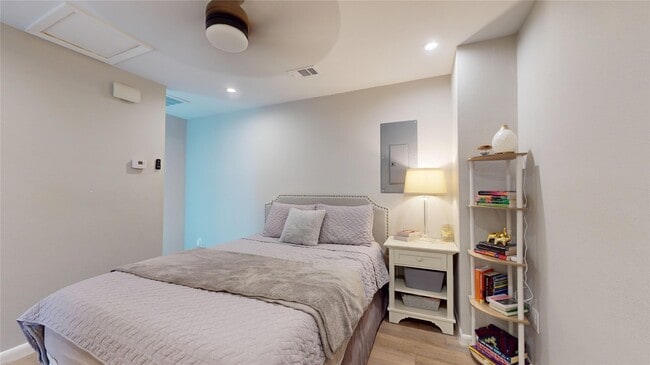 Building Photo - 1410 Hyde Park Blvd