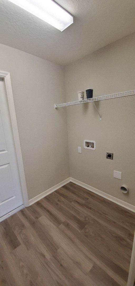 Building Photo - 4-Bedroom, 2-Bathroom in Winter Haven