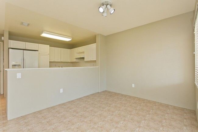 Building Photo - Available December 1st, Three Bedroom 2 1/...