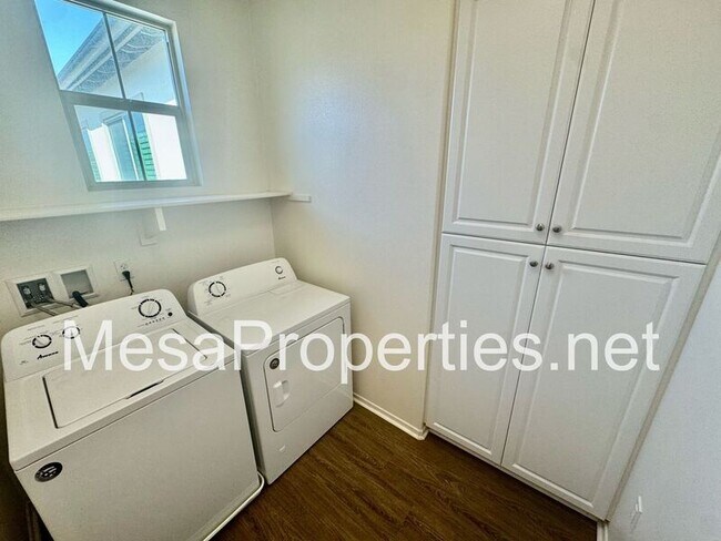 Building Photo - 3230 E Yountville Dr