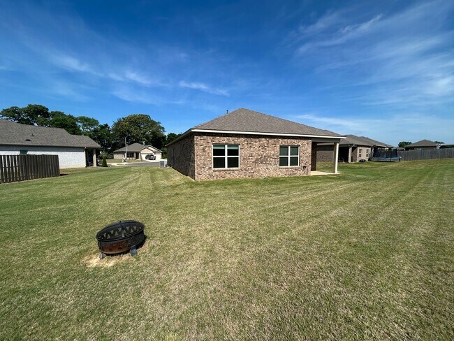 Building Photo - Welcome Home!