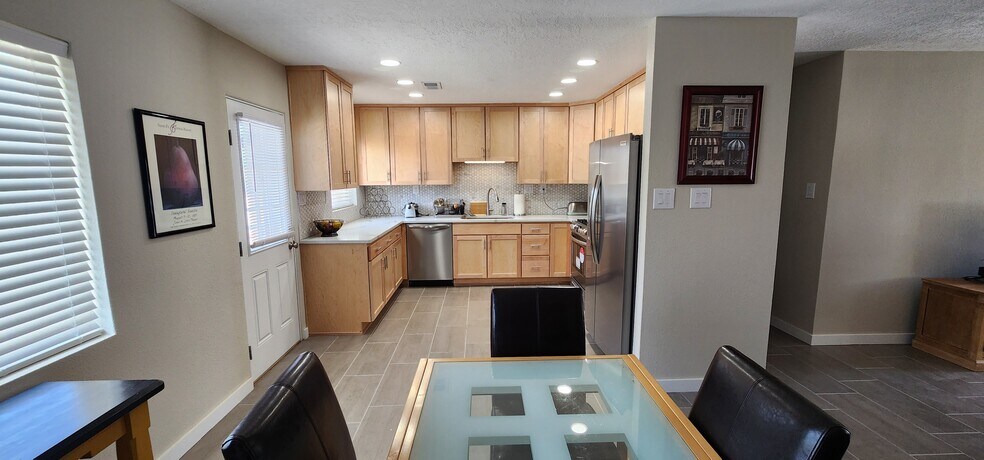 Building Photo - 7714 Pennsylvania Pl NE