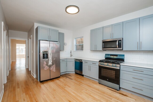 Building Photo - 2136 N Avers Ave