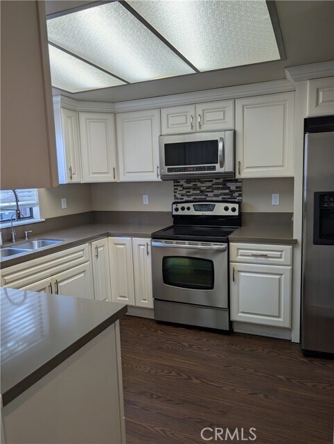 Building Photo - 31537 E Nine Dr
