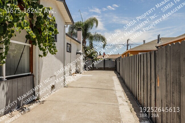 Building Photo - 1675 162nd Ave