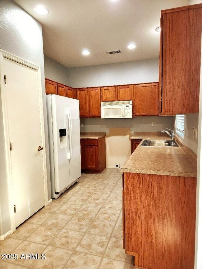 Building Photo - 16841 W Cortaro Point Dr