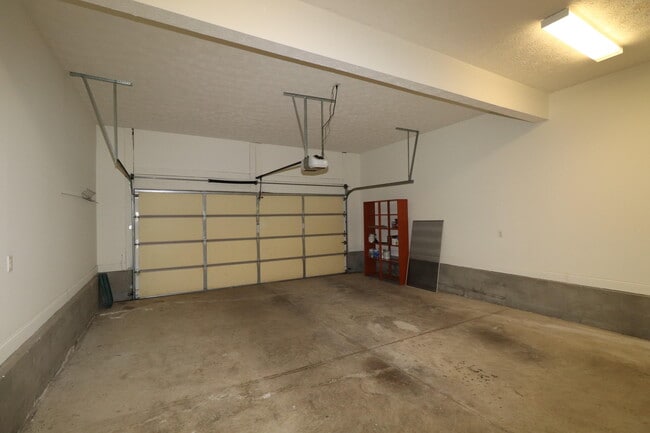 Building Photo - 417 Courchelle Dr
