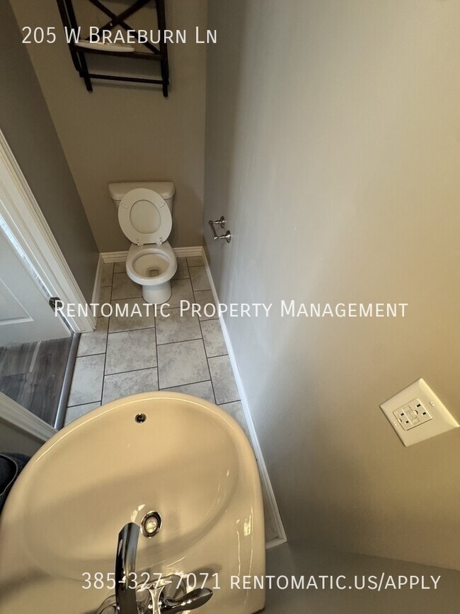 Building Photo - 205 Braeburn Ln