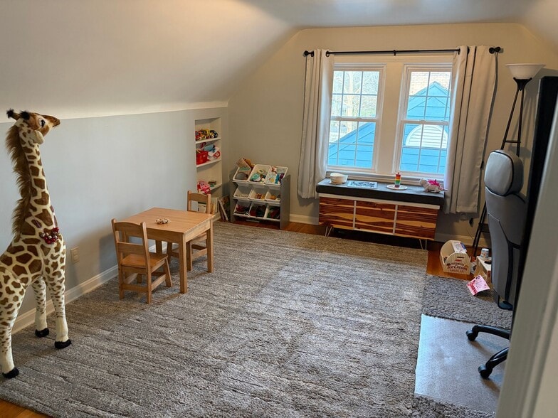 Building Photo - 4185 Silsby Rd