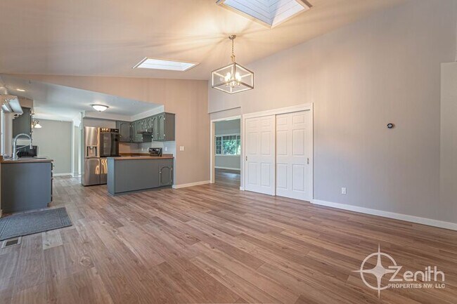 Building Photo - 1701 SE 123rd Ave