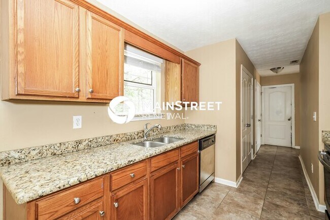 Building Photo - 4 Bedroom Pet-Friendly Home in Covington, GA with Main Street Renewal