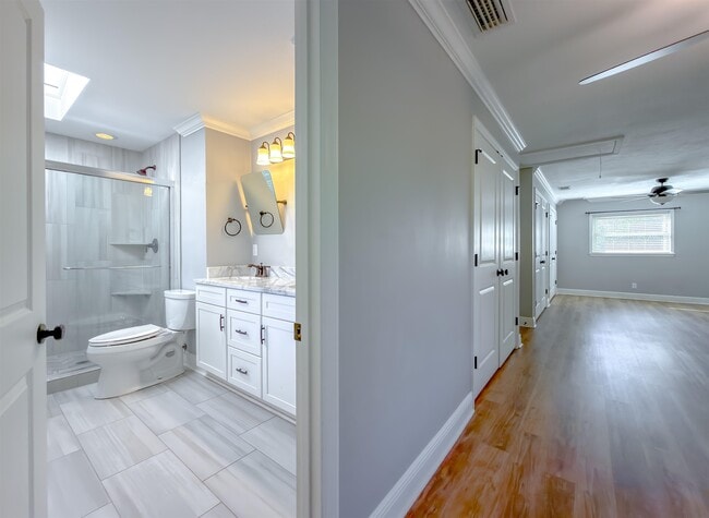Building Photo - 810 Devon Dr