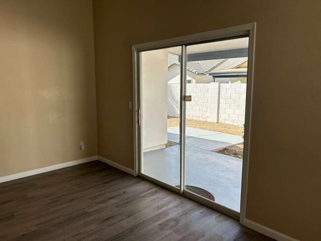 Building Photo - 15822 N 5th Ave