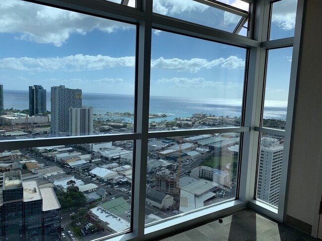 Building Photo - High Floor - Highly sought after Studio 1 ...