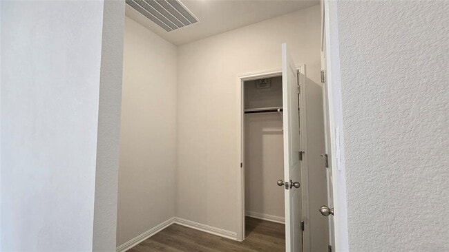 Building Photo - 122 Holmby Dr