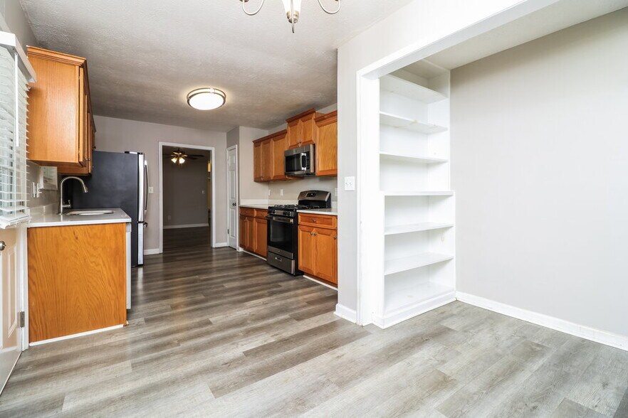 Building Photo - 6677 Birchwood Terrace