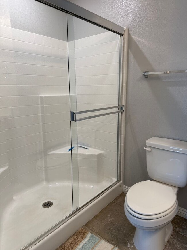 Building Photo - Must See 3 bedroom Townhome