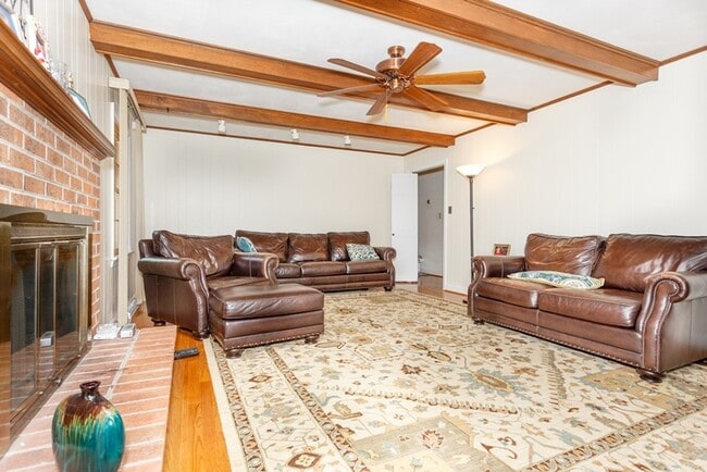 Building Photo - 3617 Hermitage Dr