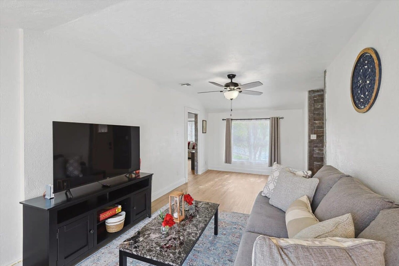 Building Photo - 711 Red Oak Ln