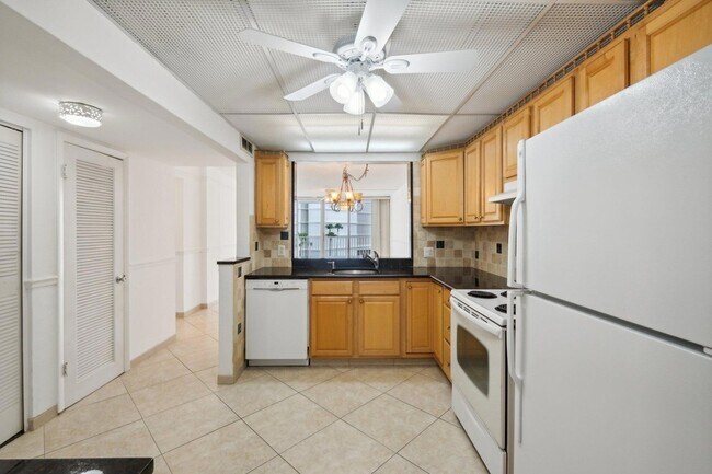 Building Photo - 3580 S Ocean Blvd