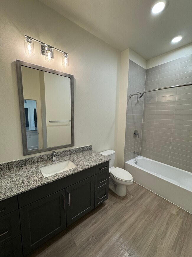 Building Photo - 2731 E Sherman Dr