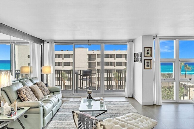 Building Photo - 525 N Ocean Blvd