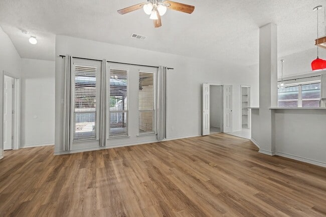 Building Photo - 1306 Woodmont Dr