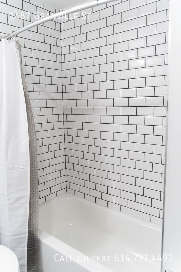 Building Photo - 1487 Granville St