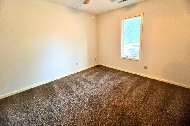 Building Photo - 2509 Hollyhock Dr