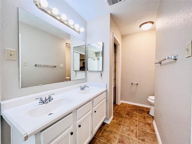 Building Photo - 18418 Arbormont Dr