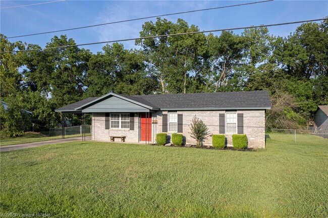 Building Photo - 502 8th St