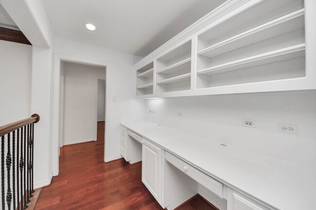 Building Photo - 1807 Ravenel Ln