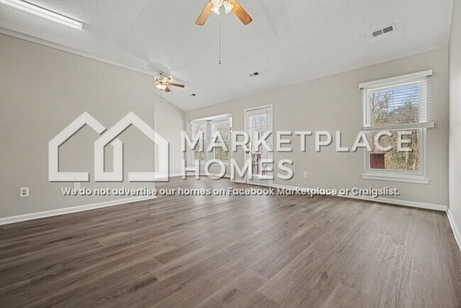 Building Photo - 3028 Dairy Farm Dr