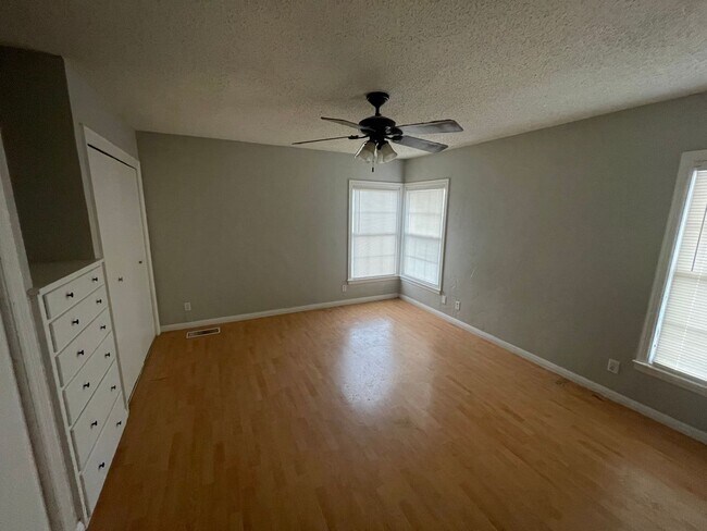 Building Photo - 4 Bedroom, 2 Bath  in the heart of Abilene!!