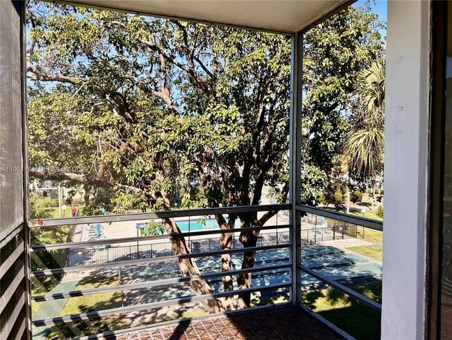 Building Photo - 2761 Taft St