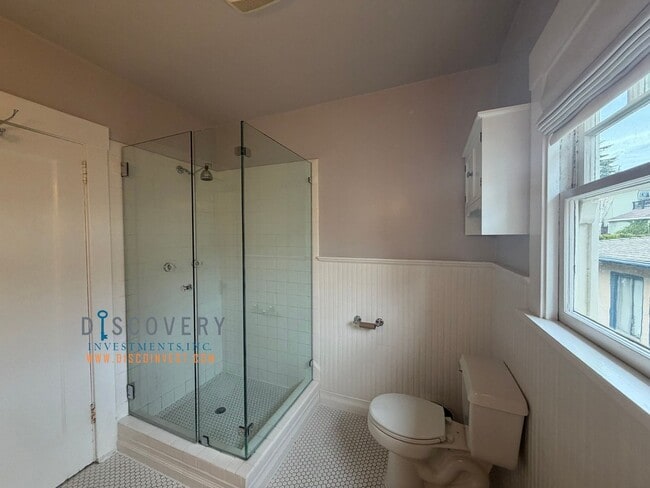 Building Photo - Lakeshore Craftsman with Detached Cottage and Versatile Bonus Rooms