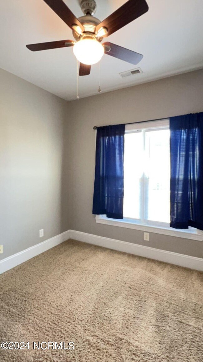 Building Photo - 124 Farmstead Place