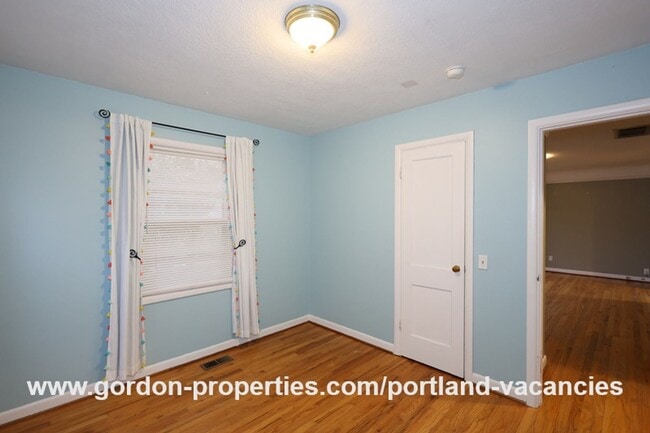 Building Photo - SE Flavel St - Woodstock 3 bedroom home with single car garage