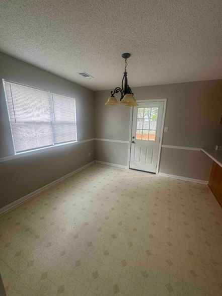 Building Photo - 210 Chadwyck Cir