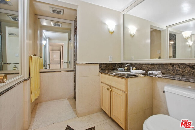 Building Photo - 9303 Burton Wy