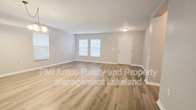 Building Photo - 6955 Lake Eaglebrooke Dr