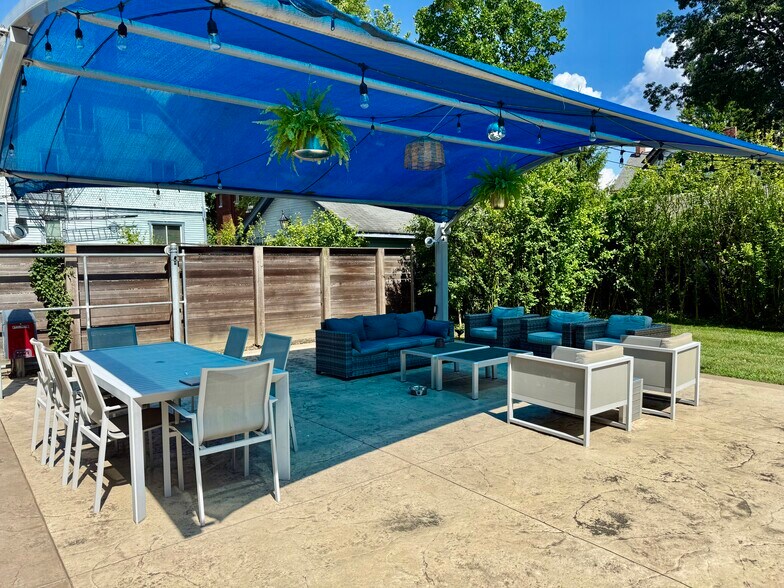 Building Photo - 2317 Monroe Ave