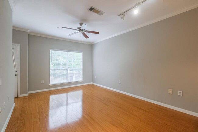 Building Photo - 9200 Westheimer Rd