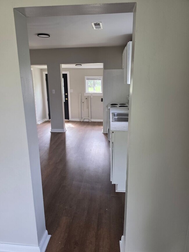 Building Photo - 2 Bedroom 1 Bath House in Southwest Roanoke