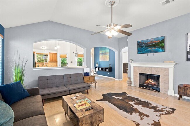 Building Photo - 1900 Melissa Oaks Ln